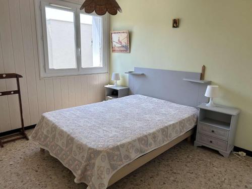 Appartement Le Grau-du-Roi, 2 pièces, 6 personnes - FR-1-250-257 (Appartement 2 pieces cabine climatise avec terrasse et parking prive - 6 couchages - Le Grau-du-Roi ) in Le Grau-du-Roi Appartement Le Grau-du-Roi, 2 pièces, 6 personnes - FR-1-250-257 (Appartement 2 pieces cabine climatise avec terrasse et parking prive - 6 couchages - Le Grau-du-Roi ) in Le Grau-du-Roi