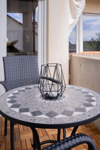 Balcony/terrace, CARICASA Stylisches Apartment in der Nahe von Nurnberg in Schwarzenbruck Balcony/terrace, CARICASA Stylisches Apartment in der Nahe von Nurnberg in Schwarzenbruck