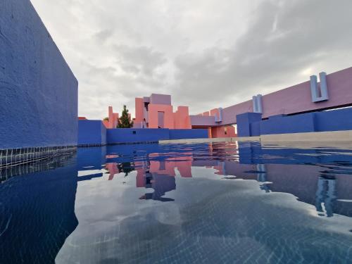 สระว่ายน้ำ, La Muralla Roja in คัลพี สระว่ายน้ำ, La Muralla Roja in คัลพี