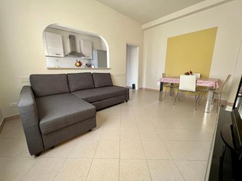 Stazione a 400 metriTeds Home in Melegnano Stazione a 400 metriTeds Home in Melegnano