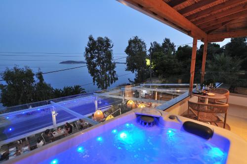 Salty Wave Suites in Vassilias - Ftelia Salty Wave Suites in Vassilias - Ftelia