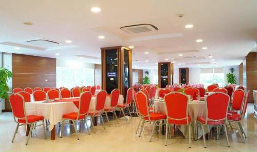 Restaurant, KHACH SAN DRACO QK3 CAT BA in Thuong Ly/Quan Toan Restaurant, KHACH SAN DRACO QK3 CAT BA in Thuong Ly/Quan Toan