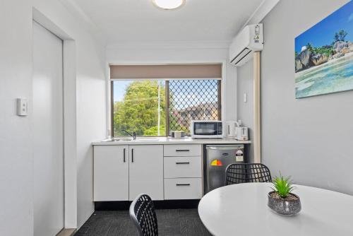 Kitchen, Gold Coast Inn in Gold Coast Kitchen, Gold Coast Inn in Gold Coast