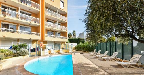 Exterior view, Residence Pierre & Vacances La Rostagne in Antibes Exterior view, Residence Pierre & Vacances La Rostagne in Antibes