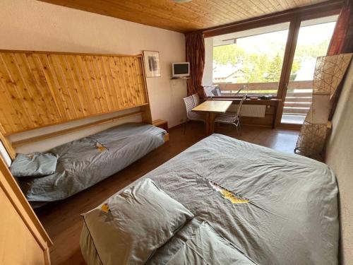 Studio centre station avec balcon - idéal couple ou famille de 4