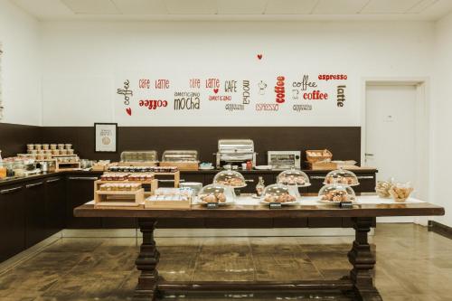 طعام و مشروبات, فندق كاربي (Hotel Carpi) in كاربى طعام و مشروبات, فندق كاربي (Hotel Carpi) in كاربى