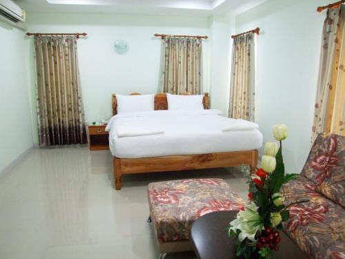 Rueanrimnam Hotel in Roi Et Rueanrimnam Hotel in Roi Et