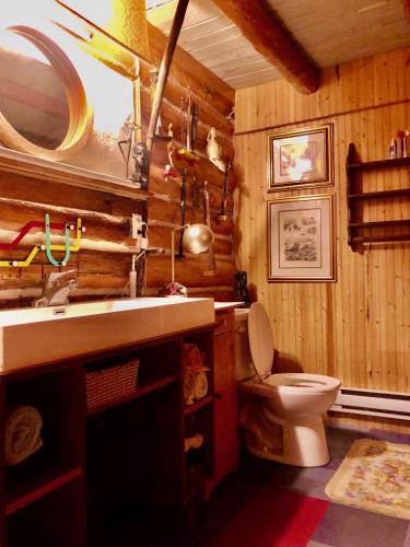 Fürdőszoba, Chalet en bois rond Mauricie in Saint-Alexis-Des-Monts (QC) Fürdőszoba, Chalet en bois rond Mauricie in Saint-Alexis-Des-Monts (QC)