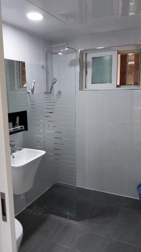 White House in Namhae-gun White House in Namhae-gun