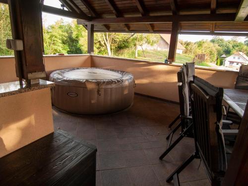 Балкон/тераса, Holiday house Zarja - with sauna and hot tub in Бизелско Балкон/тераса, Holiday house Zarja - with sauna and hot tub in Бизелско