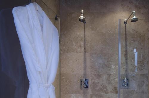 This photo about The White House shared on HyHotel.com