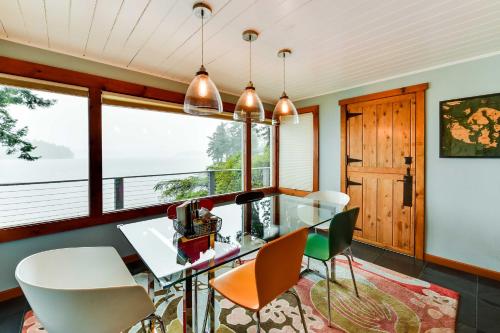 The Nest Gorgeous Waterfront La Conner Getaway! in La Conner (WA) The Nest Gorgeous Waterfront La Conner Getaway! in La Conner (WA)