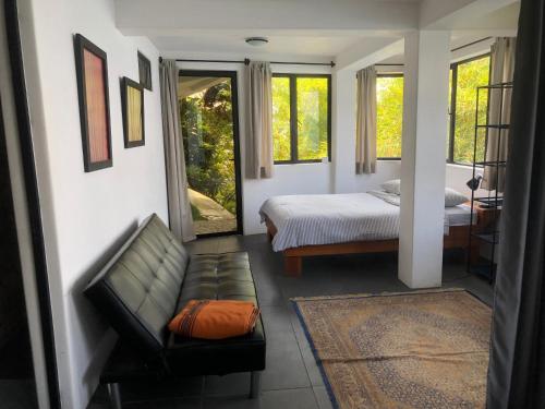 Rustic Charm Cliffside Retreat in Santa Cruz la Laguna Rustic Charm Cliffside Retreat in Santa Cruz la Laguna