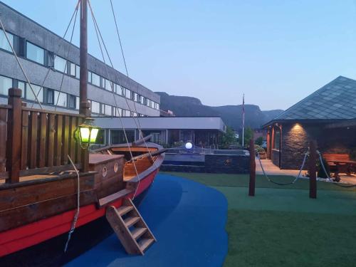Bremanger Fjord Hotell in Свелген Bremanger Fjord Hotell in Свелген