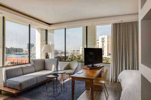 โรงแรมโปรเทีย เคปทาวน์ วอเตอร์ฟรอนต์ เบรกวอเตอร์ ลอดจ์ (Protea Hotel Cape Town Waterfront Breakwater Lodge) in วี&เอ วอเตอร์ฟร้อนท์ โรงแรมโปรเทีย เคปทาวน์ วอเตอร์ฟรอนต์ เบรกวอเตอร์ ลอดจ์ (Protea Hotel Cape Town Waterfront Breakwater Lodge) in วี&เอ วอเตอร์ฟร้อนท์