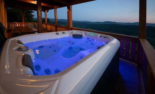 Pezsgőfürdő, Holiday Home Mirt with HotTub & Sauna in Bizeljsko Pezsgőfürdő, Holiday Home Mirt with HotTub & Sauna in Bizeljsko