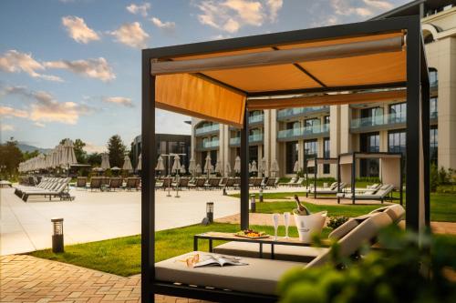 Басейн, Kings' Valley Medical & Spa Hotel in Казанлак Басейн, Kings' Valley Medical & Spa Hotel in Казанлак