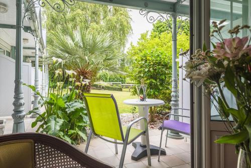 Erkély/terasz, Domaine du Limonay, The Originals Collection in La Gouesniere Erkély/terasz, Domaine du Limonay, The Originals Collection in La Gouesniere