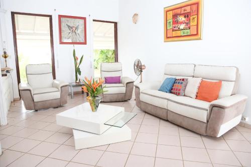Shared lounge/TV area, villa coloniale, vues mer caraibes in Sainte Rose Shared lounge/TV area, villa coloniale, vues mer caraibes in Sainte Rose