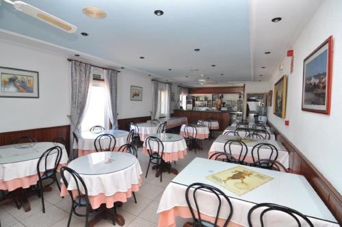 Restaurant, Hotel Montana by Bossh! Hotels in Roses Restaurant, Hotel Montana by Bossh! Hotels in Roses
