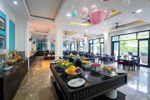 Food and beverages, Thanh Binh Riverside Hotel in Cẩm Phô Food and beverages, Thanh Binh Riverside Hotel in Cẩm Phô