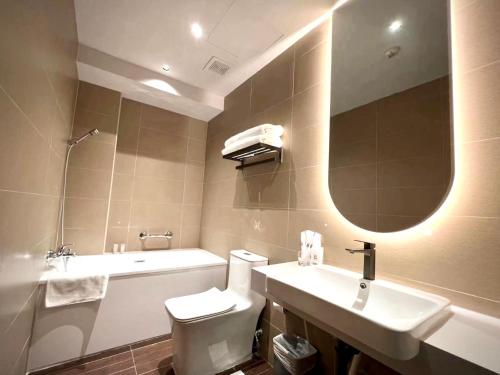 Bathroom, Rest Bugis Hotel(SG Clean) near Golden Mile Complex Bathroom, Rest Bugis Hotel(SG Clean) near Golden Mile Complex