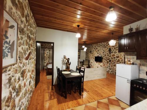 غرف النزلاء, Heart of Proussos in Megalo Chorio غرف النزلاء, Heart of Proussos in Megalo Chorio