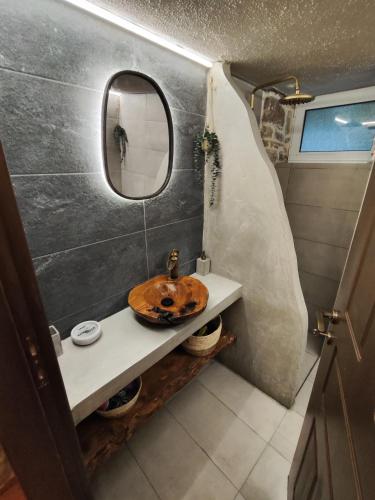 حمام, Heart of Proussos in Megalo Chorio حمام, Heart of Proussos in Megalo Chorio