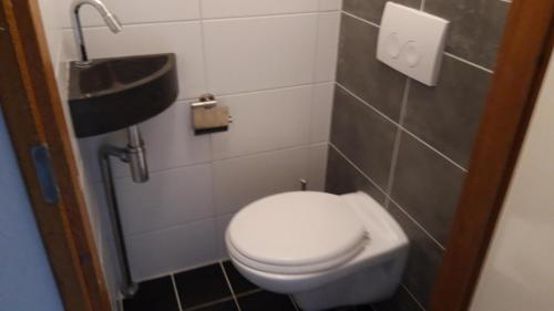 Bathroom, Vakantiehuis op top locatie #Ommen in Ommen Bathroom, Vakantiehuis op top locatie #Ommen in Ommen