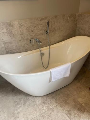 Facilities, Private Guest Suite in Georgian Townhouse in City Centre in Stockbridge Facilities, Private Guest Suite in Georgian Townhouse in City Centre in Stockbridge