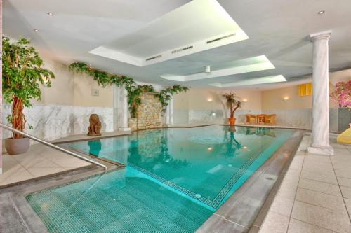 Плувен басейн, Hotel Post in Санкт Антон ам Арлберг Плувен басейн, Hotel Post in Санкт Антон ам Арлберг