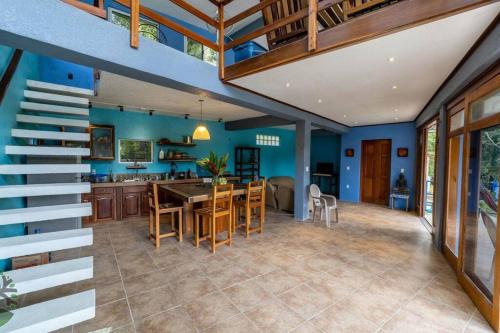 Instalações, River House in San Ignacio Instalações, River House in San Ignacio