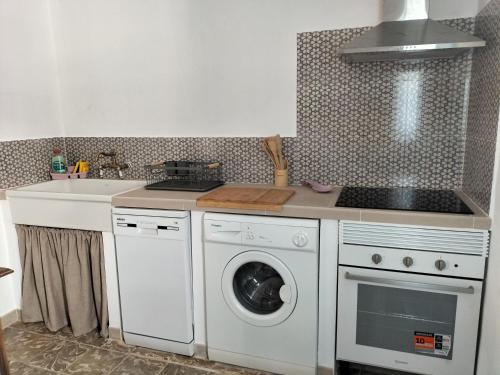 keuken, La casa de tío Vidal (La casa de tio Vidal) in Pedro Bernardo keuken, La casa de tío Vidal (La casa de tio Vidal) in Pedro Bernardo