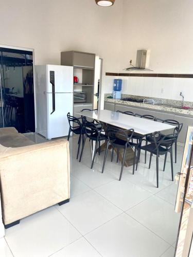 Kitchen, Casa com piscina e duas suites perto do Parque Lagoa Quente in St. Lagoa Quente Kitchen, Casa com piscina e duas suites perto do Parque Lagoa Quente in St. Lagoa Quente