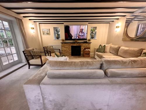 Cotswolds Retreat - Bath & Castle Combe - Hot Tub in Nettleton Cotswolds Retreat - Bath & Castle Combe - Hot Tub in Nettleton