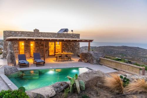 Lunar House l in Tinos Lunar House l in Tinos