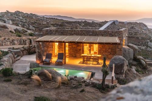 Lunar House l in Tinos Lunar House l in Tinos