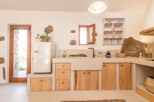 Lunar House l in Tinos Lunar House l in Tinos