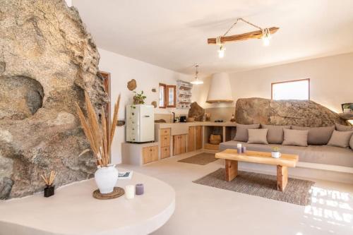 Lunar House l in Tinos Lunar House l in Tinos