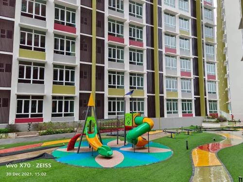 Area giochi per bambini, Appartamento di 482 m² con 2 camera(e) e 1 bagno(i) privato(i) in zona Bandar Indera Mahkota (Work, Relax, Free your Mind @ Valley Suite) in Bandar Indera Mahkota Area giochi per bambini, Appartamento di 482 m² con 2 camera(e) e 1 bagno(i) privato(i) in zona Bandar Indera Mahkota (Work, Relax, Free your Mind @ Valley Suite) in Bandar Indera Mahkota