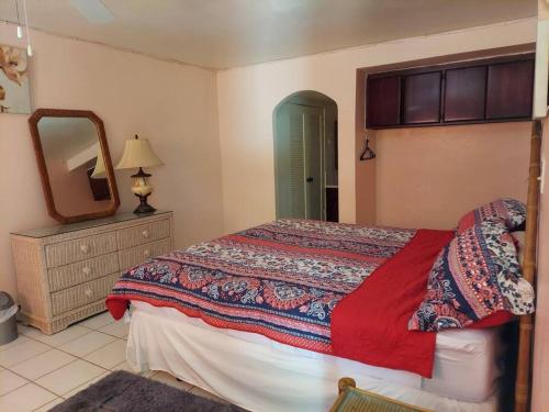 2 Bedroom 2 Bathroom House Centrally Located in 克裏斯汀斯泰德港 2 Bedroom 2 Bathroom House Centrally Located in 克裏斯汀斯泰德港