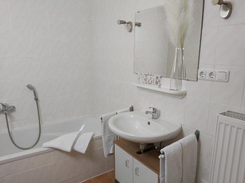 Bathroom, Ferienhof Jagersteig in Waldmunchen Bathroom, Ferienhof Jagersteig in Waldmunchen