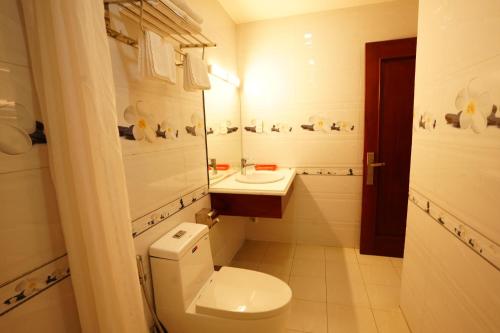 Ванная комната, Thành Vinh Hotel & Apartment near Dong Khoi Street Ванная комната, Thành Vinh Hotel & Apartment near Dong Khoi Street