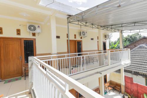 Balcony/terrace, OYO 90936 Dien Homestay Syariah in Grajagan Balcony/terrace, OYO 90936 Dien Homestay Syariah in Grajagan