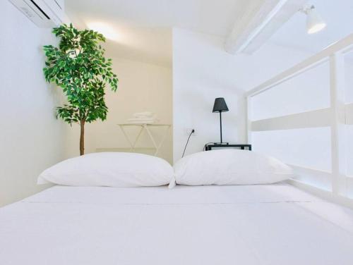 Bright studio flat in Oltrarno