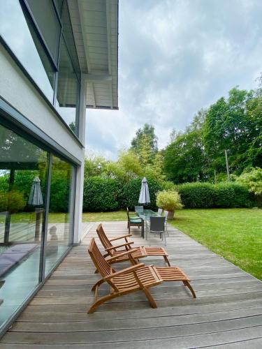Balcony/terrace, Architekten Villa mit Garten, nah am See in Berg am Starnberger See Balcony/terrace, Architekten Villa mit Garten, nah am See in Berg am Starnberger See