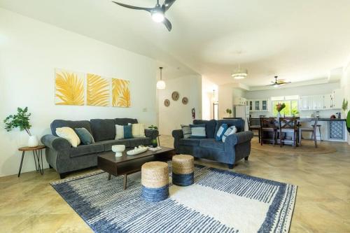 Ivy's Cove Beach Side Condo - Luxury Villa in Whitehouse Ivy's Cove Beach Side Condo - Luxury Villa in Whitehouse