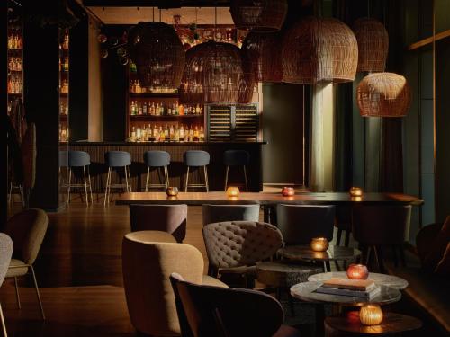 Bar/lounge, The Cloud One New York-Downtown, by the Motel One Group in Financial District Bar/lounge, The Cloud One New York-Downtown, by the Motel One Group in Financial District