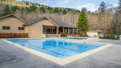 Zwembad, Fairway Forest in Sapphire (NC) Zwembad, Fairway Forest in Sapphire (NC)