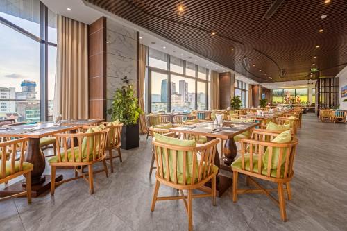 Restaurant, G8 Luxury Hotel and Spa Da Nang in Da Nang Restaurant, G8 Luxury Hotel and Spa Da Nang in Da Nang